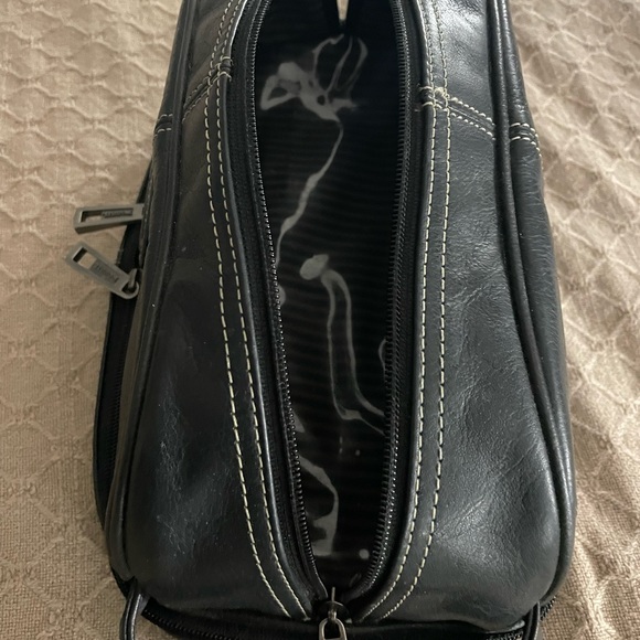 Fossil Black Genuine Leather Toiletry Bag(Men’s) - Picture 4 of 9